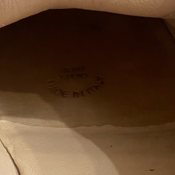 Gucci Falcer Bee embroidered Off White Leather Low Top lace-up Sneakers - Picture 9 of 15